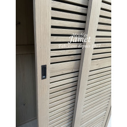 Armoire contemporaine deux portes coulissantes en chêne massif
